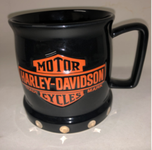 Harley Davidson “Raised Shield” Coffee Mug Cup Black Orange Dots - $496.70 MXN