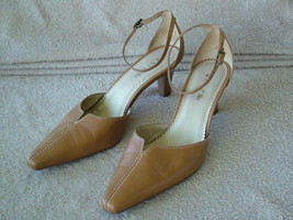 Pre-Loved UNISA Dark Gold Leather Pump with Ankle Strap SZ 9 B - $14.00