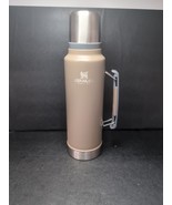 Stanley Hearth &amp; Hand Target Classic Bottle Limited Edition Cocoa Brown - $658.58 MXN