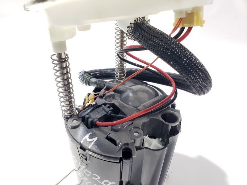 2018 Maserati Levante OEM Fuel Pump Assembly Tank Mounted Item image 6
