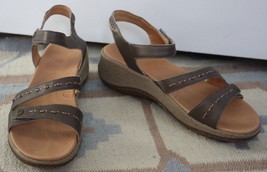 NWOB Acorn Vista Wedge 9 M Strappy Ankle Strap Comfort Sandals Pewter Le... - $34.20
