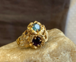 14K Yellow Gold Ring 6.64g Fine Jewelry Sz 7 Band Blue Purple Stones Floral - £415.62 GBP