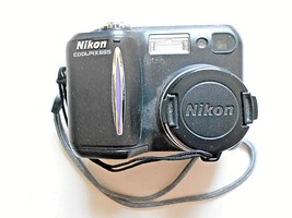 Nikon Coolpix 885 Digital Camera w/built-in Flash and Nikkor Zoom 8-24mm Lens - £15.77 GBP