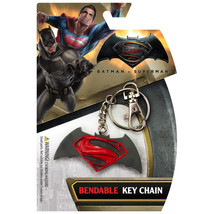 Batman vs. Superman: Dawn of Justice Logo Bendable Keychain - $144.32 MXN