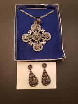 Vintage Stanhome Jewelry Collection No3828 Antiqued Rosettes Pendant &amp; Earrings  - £15.97 GBP