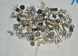 VINTAGE TRANSISTOR LOT #3 100PCS OF VINTAGE TRANSISTORS NOS AND USED - £34.88 GBP