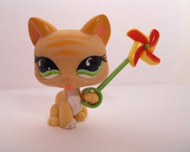 Littlest Pet Shop #842 Tan Licking Raised Paw Kitty Cat Green Eyes - £12.03 GBP