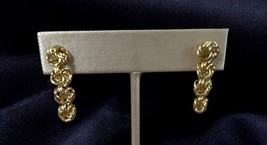 Estate Jewelry TRIFARI Goldtone KNOT Chain Pierced Earrings - $148.14 MXN