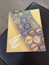 Girl Scout Worlds to Explore Junior Badges And Signs - 1980 - £6.08 GBP