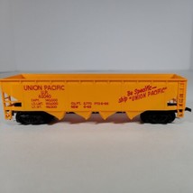 Tyco: Union Pacific UP 62040 4-Bay Quad Hopper Car With Load Yellow HO Scale - £5.76 GBP