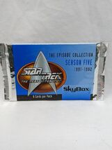 Skybox Star Trek The Next Generation Season Five Trading Card Pack - $114.28 MXN