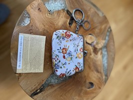 Patricia Nash white floral  Leather Coin Bag with Keychain - $922.68 MXN