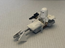 Official LEGO Star Wars Snow Trooper Minifigure and Snowbike Loose Set - $217.28 MXN