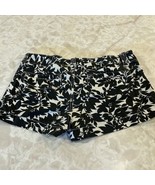 Express White Jean Shorts Black Leaves Size 12 - $261.21 MXN