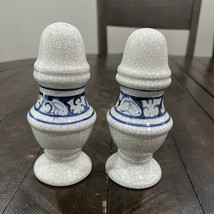 Vintage Dedham Pottery Rabbit Salt and Pepper Shakers Blue White Crackle... - $736.37 MXN