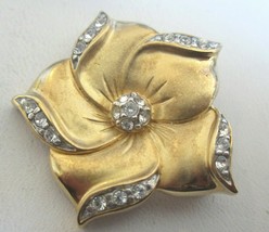 KREMENTZ Brooch Pin Flower Floral Gold Tone Crystal Rhinestone Signed 1960s - $33.95