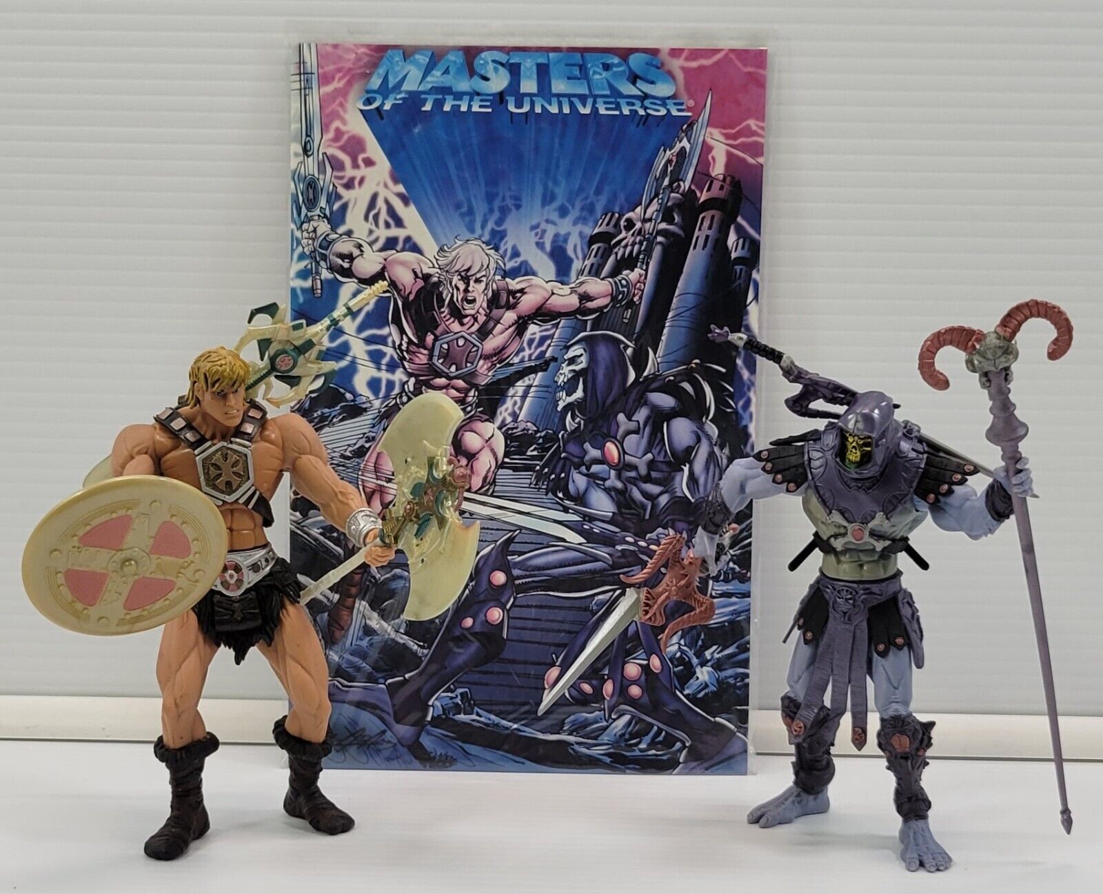 Q) 2001 Mattel Masters of the Universe He-Man Skeletor Action Figures Comic Book - £14.80 GBP