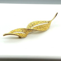 Vintage Monet Leaf Brooch, Gold Tone Elegant Twist - £29.69 GBP