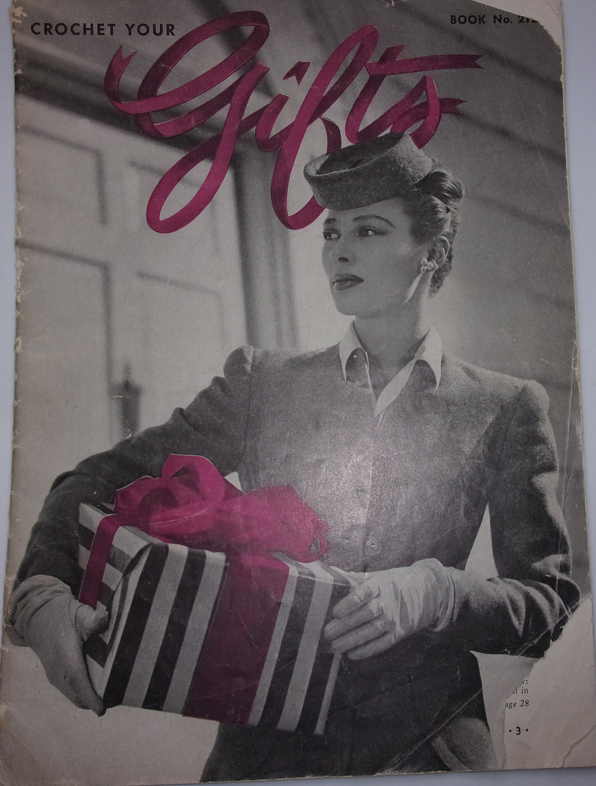 Crochet Your Gifts Book #212 The Spool Cotton Company 1944 - $5.99