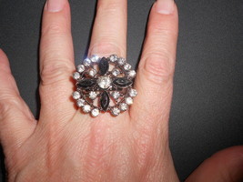 Ring (New) Circle Of Bling With Black Flower In Center - £6.19 GBP