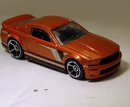 Hot Wheels 07 Ford Mustang Diecast Car 2007 - $13.09