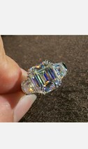 4Ct Smeraldo Diamanti Finti Tre Pietre Fidanzamento Ring 14K Placcato Oro Bianco - £58.15 GBP