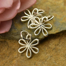 Sterling Silver Daisy Charm - Flower Charm - Small 14x9mm - $243.28 MXN