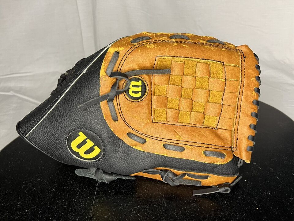 Wilson Protege Baseball  Mitt 12.5&quot;.  Right Handed Thrower Glove A2489 - $16.00