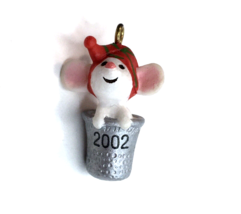 Vtg Hallmark Micro Mini Ornament Mouse in Thimble 2002 3/4&quot; Tiny - £5.50 GBP