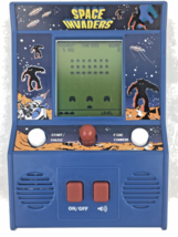 Taito Corp Space Invaders Hand Held Electronic Game 2016 Item 09527 Alie... - €14,63 EUR