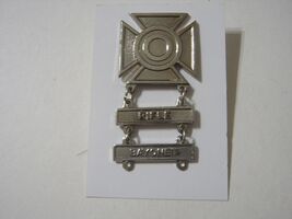 ARMY SHARPSHOOTER QUALIFICATION BADGE RIFE &amp; BAYONET BARS BRIGHT FINISH NEW - $9.90