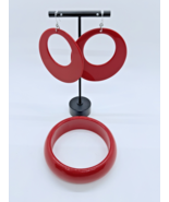 Vintage Red Jewelry Set – 1960s Lucite Bangle &amp; 1970s Pierced Hoop Earrings - €29,06 EUR