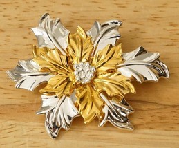 Vintage Darlene Costume Jewelry Gold Silver Metal CHRISTMAS Poinsettia Brooch - £15.36 GBP