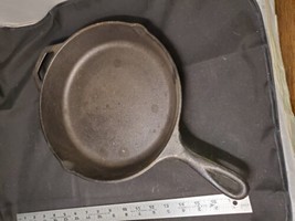 Vintage Lodge 10 1/2” Cast Iron Skillet Model D5 8SK Sits Flat no Wobble... - £18.96 GBP