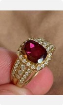 2.50Ct Cuscino Finto Rosso Rubino Diamante Fidanzamento Anello 14k Giallo Dorato - £107.11 GBP