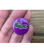 Vintage Lacoste Alligator Pin Pinback Round Button Purple 1” Diameter - €34,35 EUR