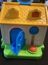 Vintage 1984 Fisher Price #136 Discovery Cottage House Little People  - $15.84