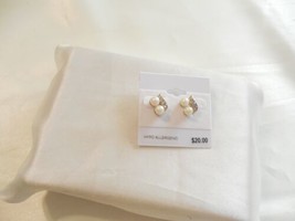 Department Store Gold Tone Sim.Pearl &amp; Sim. Diamond Stud Earrings H107 - £6.00 GBP