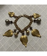 VINTAGE CHUNKY GOLD TONE Leaves AND FAUX PEARL CHARM BRACELET BEAUTIFUL! - $152.60 CAD