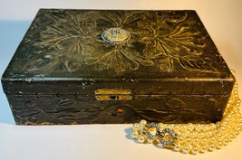 Antique Jewelry/Treasure/Trinket Box Hand Made &amp; Signed by Artist: Mrs. ... - $55.00