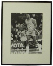 Magic Johnson unsigned Los Angeles Lakers 8x10 Photo B&amp;W Custom Framed - £19.94 GBP