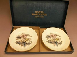Royal Worcester Fine Bone China 2 Small Miniature Plates Flowers Boxed - £9.34 GBP
