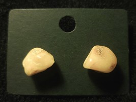 A pair of creamy agate earrings, they are semi-translucent with a tan-colored ap - £12.06 GBP