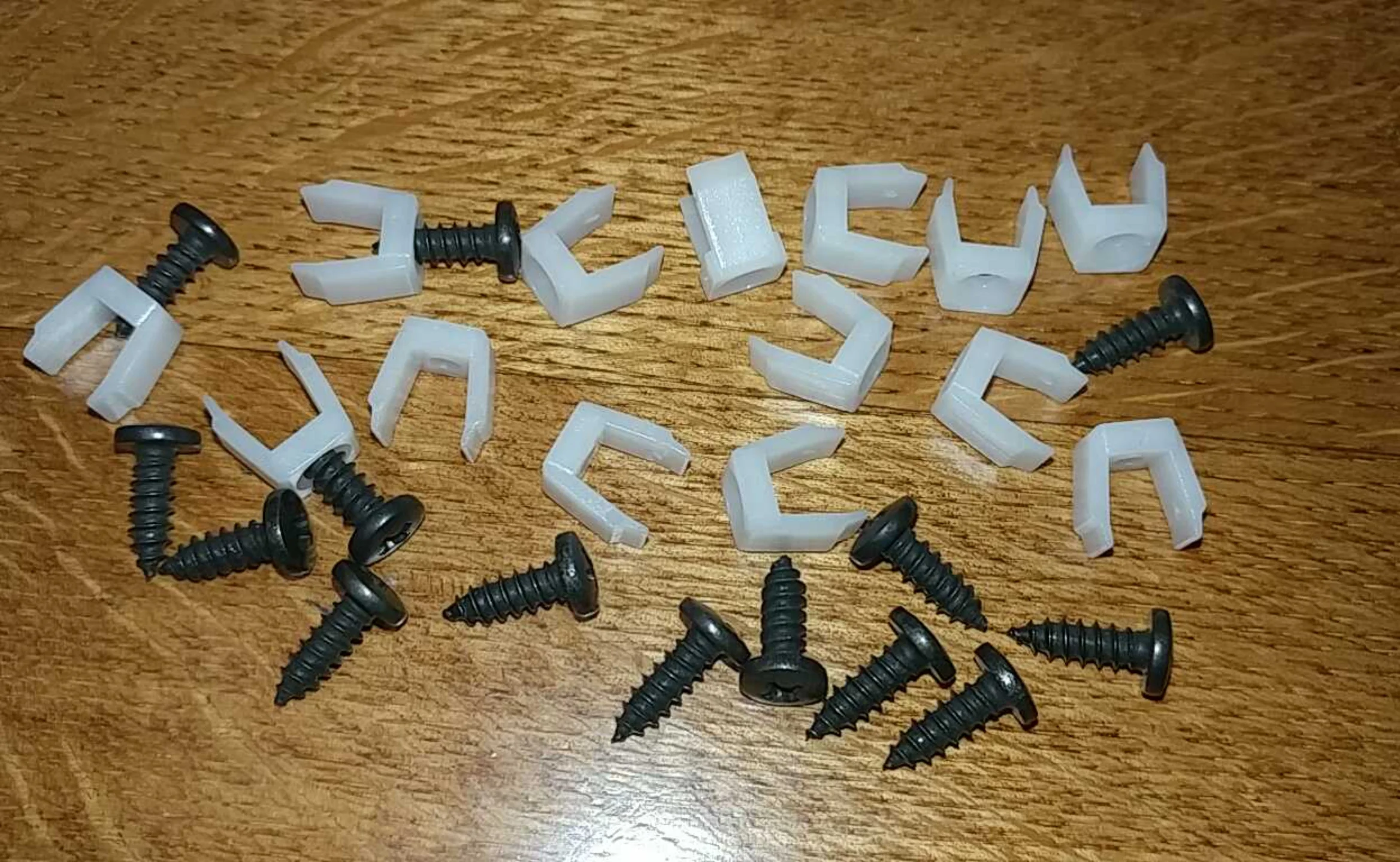 Mitsubishi Pajero/Montero 90-97 Fender flare clips (28pcs) - $49.53 CAD