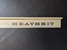 Heathkit Altavoz Insignia Nombre Placa Plateado 55.9cm x 5.1cm - £30.59 GBP