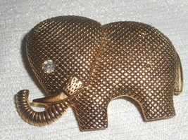 Textured Antique Gold Tone Clear White Rhinestone India Elephant Brooch ... - £16.01 GBP