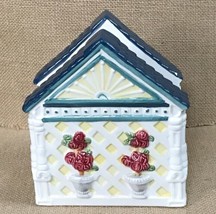 Vintage 1998 Cracker Barrel Lattice Gate Pavilion Potted Flowers Napkin Holder - £15.82 GBP