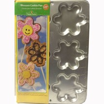 Wilton Blossom Flower Cookie Pan Spring Design Holiday and Easter New - £6.45 GBP