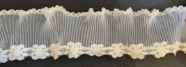 2&quot; Ruffled Gathered - White Daisy Lace Trimming - 4 Yards! (bad Lighting) - £10.21 GBP