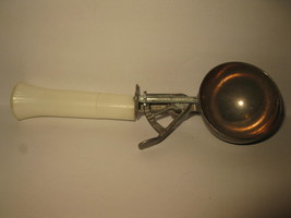 (MX-3) Vintage Mechanical Ice Cream Scoop - White Handle Metal &amp; Plastic - £7.99 GBP